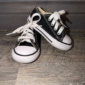 Converse All Star Baby Sneakers Black Low Top Size 4 Chuck Taylors Boy Girl